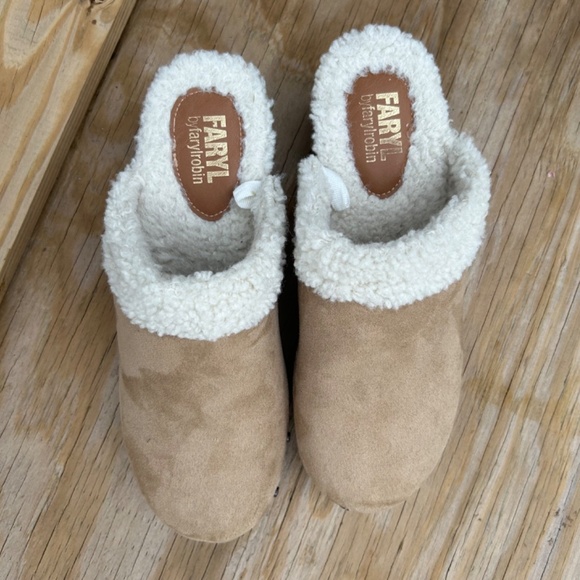 Faryl by FarylRobin Faux Suede Sherpa Clogs Size 9 - Picture 2 of 4